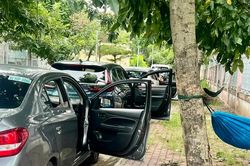 Xe đậu tràn lan, gây mất an toàn và trật tự tại khu dân cư 6A, xã Bình Hưng