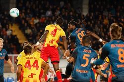 Anguissa đánh đầu cứu nguy, Napoli thắng 1-0 tại Lecce
