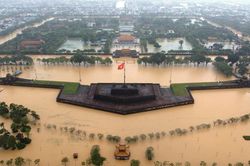 Ứng phó với mưa lũ tại Miền Trung: Hỗ trợ khẩn 350 tỷ đồng, huy động tối đa lực lượng cứu hộ