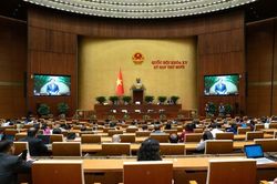 Quốc hội thảo luận về phát triển kinh tế - xã hội, cơ cấu lại nền kinh tế