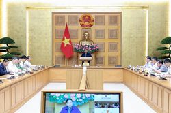 Thủ tướng họp khẩn về ứng phó, khắc phục hậu quả mưa lũ tại miền Trung