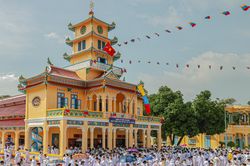 Người đảng viên trong đạo và hành trình gặp gỡ hai niềm tin