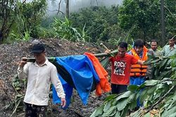 Khiêng võng băng 20km đường rừng sạt lở đưa 3 người đi cấp cứu trong đêm
