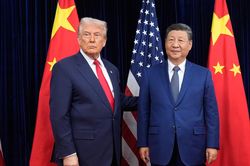 Tổng thống Mỹ và Chủ tịch Trung Quốc hội đàm tại căn cứ không quân Gimhae, Hàn Quốc
