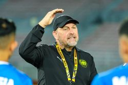 HLV Australia có động thái khiến CĐV Malaysia bối rối ngay trước khi FIFA ra phán quyết về dàn sao nhập tịch