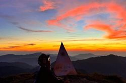 Trekking Lùng Cúng đón biển mây, nghe núi rừng thì thầm