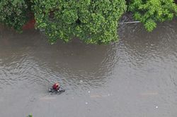 Mưa lũ gây thiệt hại nặng ở miền Trung, 34 người chết và mất tích, hơn 133.000 nhà bị ngập