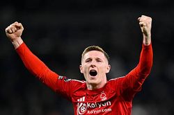 Khủng hoảng Liverpool đe dọa Man Utd vụ Elliot Anderson