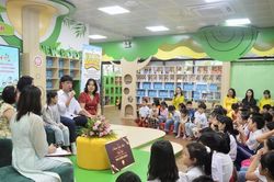 Nam sinh 17 tuổi biến thơ song ngữ thành cầu nối văn hóa đọc