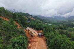 Khẩn trương khắc phục sạt lở tuyến đường Hồ Chí Minh nhánh Tây qua TP. Huế