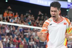 Tay vợt số 1 Việt Nam ngược dòng ngoạn mục để vô địch giải cầu lông quốc tế trên sân nhà