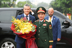 Đại tướng Phan Văn Giang đón và hội đàm với Bộ trưởng Bộ Chiến tranh Hoa Kỳ