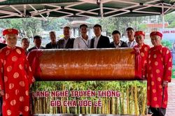 Chả quế khổng lồ 100 kg hút du khách tại Festival Thăng Long - Hà Nội 2025