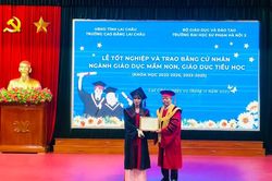 Lễ tốt nghiệp và trao bằng cử nhân ngành giáo dục mầm non, giáo dục tiểu học