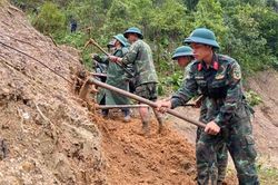 Phá thế cô lập cho 1.700 người dân sau gần một tuần sạt lở núi