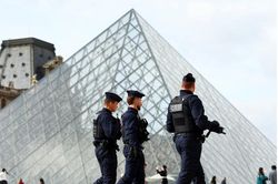 Vụ trộm Bảo tàng Louvre không phải do nhóm tội phạm có tổ chức thực hiện
