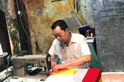 Người tận tâm, gắn bó với những 'mảnh trăng khuyết'