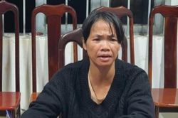 Mẹ ruột thả con nhỏ xuống giếng