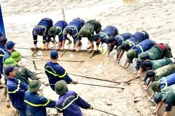 Khẩn trương khắc phục hậu quả thiên tai, sớm ổn định cuộc sống Nhân dân vùng lũ Trung Bộ