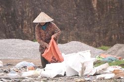 Số phận mong manh của người phụ nữ khuyết tật