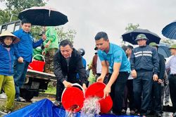 Thả hơn 2,3 tấn cá giống tái tạo nguồn lợi thủy sản tại hồ Mụ Sỹ
