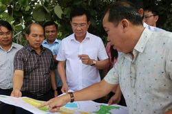 Chủ tịch UBND tỉnh Lâm Đồng Hồ Văn Mười thăm và kiểm tra tình hình mưa lũ tại xã Hàm Thạnh và Tuy Phong