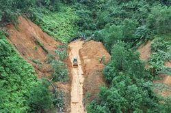 Hàng trăm vị trí sạt lở trên đường Hồ Chí Minh nhánh Tây