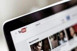 Cách đài phát thanh Anh lột xác trở thành hiện tượng trên YouTube