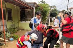 Bão Kalmaegi tàn phá Philippines: Ít nhất 5 người chết, hàng trăm nghìn người sơ tán