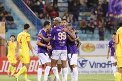 Hoàng Hên lập cú đúp, Hà Nội FC thắng PVF-CAND 4-0