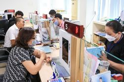 Bộ Nội vụ hướng dẫn thực hiện tiền lương, phụ cấp cho công chức sau sắp xếp