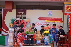 Đám cưới giữa sân trường gây 'sốt', sự thật đằng sau nhiều người ngỡ ngàng