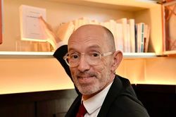 Giải Goncourt 2025 gọi tên Laurent Mauvignier