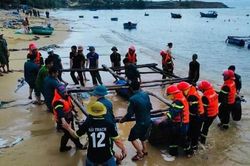 Chùm ảnh: Người dân miền Trung hối hả ứng phó bão số 13 (Kalmaegi)