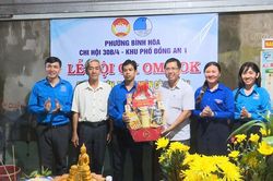 Thanh niên công nhân rộn ràng với Lễ hội 'Ok Om Bok'