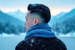 Giới trẻ 'phát sốt' với trào lưu tạo ảnh đứng giữa không gian tuyết trắng bằng AI