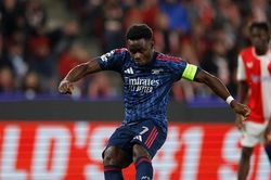 Saka lập kỷ lục sân khách, Arsenal 3-0 Slavia Prague