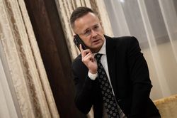 Ngoại trưởng Hungary phản đối Ukraine gia nhập EU