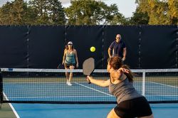 5 sai lầm khiến người mới chơi pickleball 'tạm biệt sân' sớm
