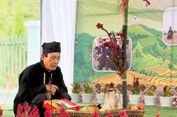 Đồng bào Cống rộn ràng vui Tết Hoa mào gà