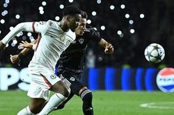 Chelsea hòa 2-2 Qarabag, Maresca trả giá vì tuổi trẻ