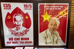 Tiếp nhận tài liệu, ảnh và tranh về Chủ tịch Hồ Chí Minh