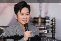 Ca sĩ Tùng Dương nói về những bài nhạc 'hot' gần đây do AI sáng tác