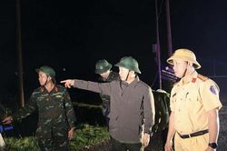 Không để người dân bị thiếu đói, rét hoặc rơi vào tình trạng nguy hiểm sau bão số 13