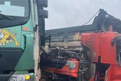 Cao tốc Bắc Nam đoạn Nghi Sơn - Diễn Châu ùn tắc nhiều giờ sau vụ va chạm giao thông