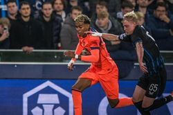 Barcelona hòa 3-3 tại Jan Breydel, Yamal in dấu 3 bàn