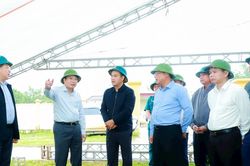 Chủ tịch UBND tỉnh Lê Hồng Vinh kiểm tra, chỉ đạo khắc phục hậu quả thiên tai và công tác chuẩn bị khởi công Trường liên cấp vùng biên