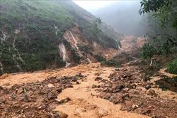 Gia Lai: Sạt lở gây chia cắt giao thông, nhiều khu vực ngập lụt do lũ sông Ba dâng nhanh