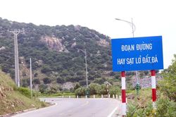 Khánh Hòa cảnh báo sạt lở tuyến đường ven biển Phước Dinh-Cà Ná