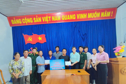 Bộ đội Biên phòng tỉnh Lâm Đồng giúp dân khắc phục hậu quả bão số 13